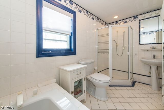 63 Crane Rd, Mountain Lakes Boro, NJ 07046