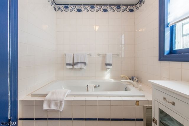 63 Crane Rd, Mountain Lakes Boro, NJ 07046