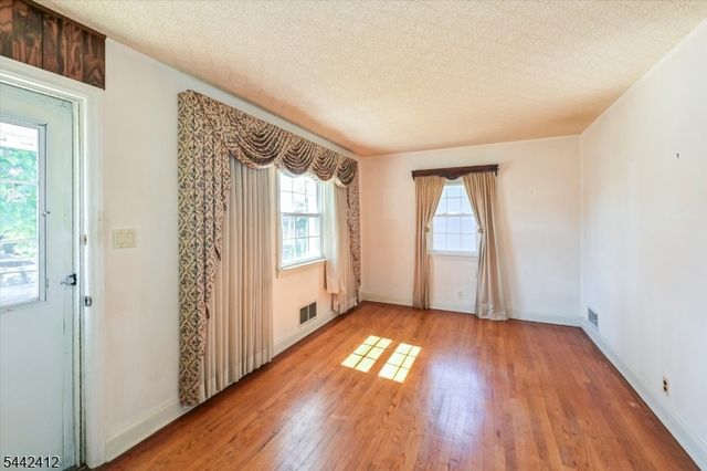 43 Urma Pl, Saddle Brook Twp., NJ 07663