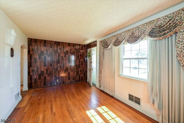 43 Urma Pl, Saddle Brook Twp., NJ 07663