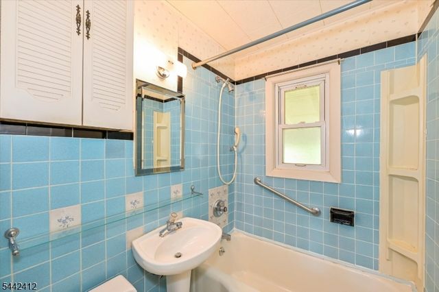 43 Urma Pl, Saddle Brook Twp., NJ 07663