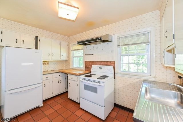43 Urma Pl, Saddle Brook Twp., NJ 07663