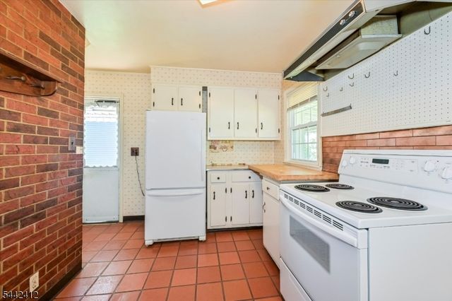 43 Urma Pl, Saddle Brook Twp., NJ 07663