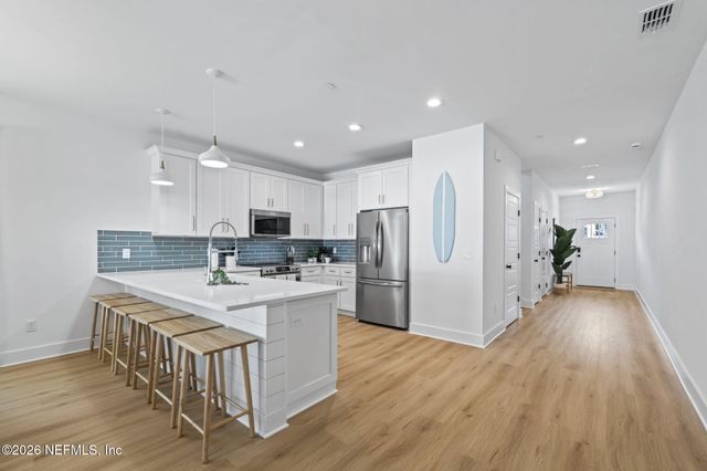 921 2ND Avenue S, Jacksonville Beach, FL 32250