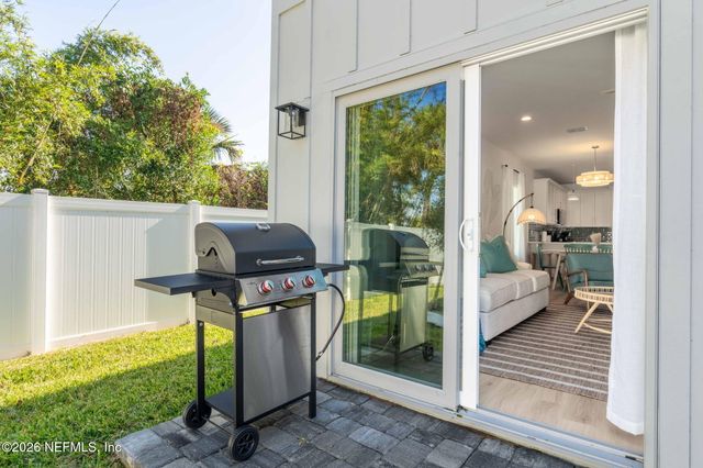 921 2ND Avenue S, Jacksonville Beach, FL 32250