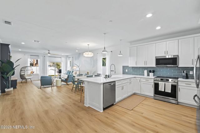 921 2ND Avenue S, Jacksonville Beach, FL 32250