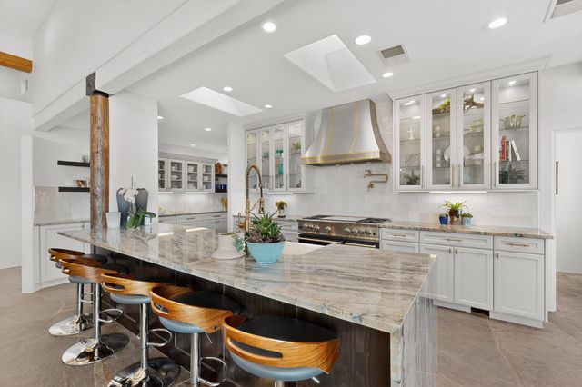 300 Mission Ridge Road, Corrales, NM 87048