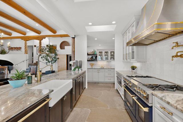 300 Mission Ridge Road, Corrales, NM 87048