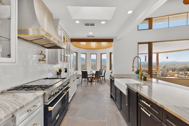 300 Mission Ridge Road, Corrales, NM 87048