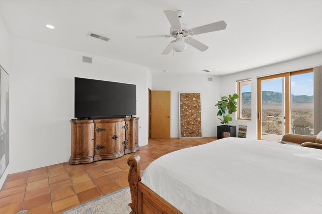 300 Mission Ridge Road, Corrales, NM 87048