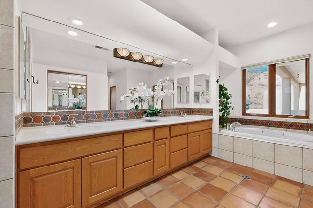 300 Mission Ridge Road, Corrales, NM 87048