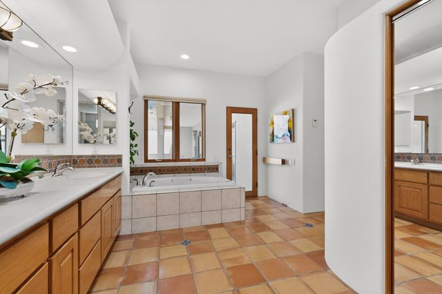 300 Mission Ridge Road, Corrales, NM 87048