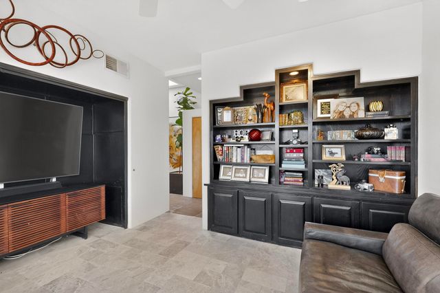 300 Mission Ridge Road, Corrales, NM 87048