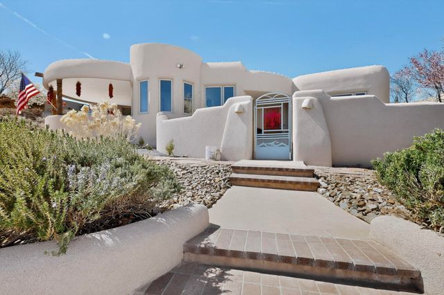 300 Mission Ridge Road, Corrales, NM 87048