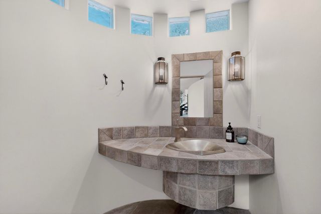 300 Mission Ridge Road, Corrales, NM 87048