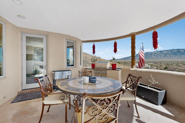 300 Mission Ridge Road, Corrales, NM 87048