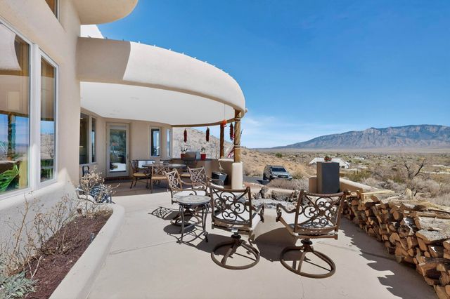 300 Mission Ridge Road, Corrales, NM 87048