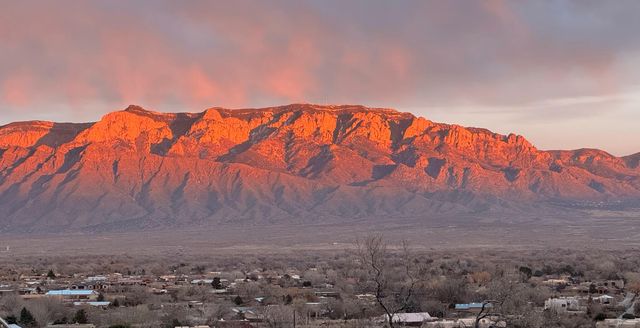 300 Mission Ridge Road, Corrales, NM 87048