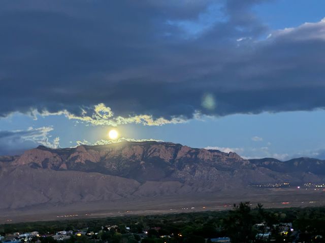 300 Mission Ridge Road, Corrales, NM 87048