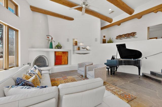 300 Mission Ridge Road, Corrales, NM 87048