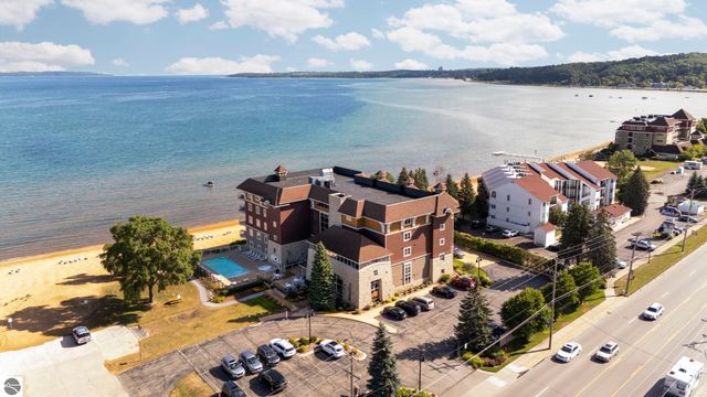 1941 N US-31 N # 55, Traverse City, MI 49686