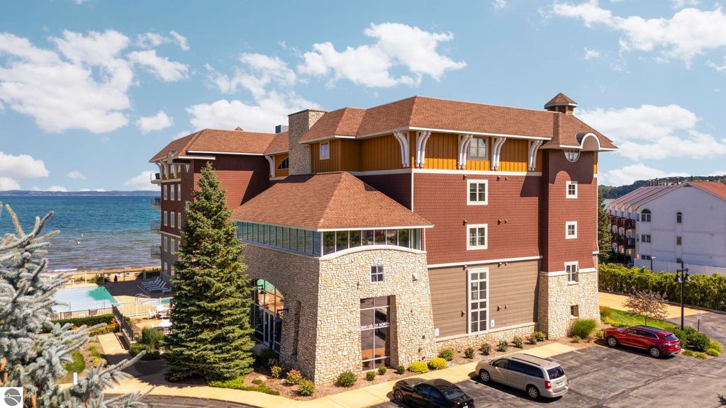 1941 N US-31 N # 55, Traverse City, MI 49686