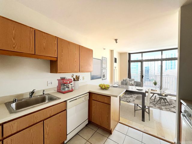 600 N Dearborn Street 1307, Chicago, IL 60654