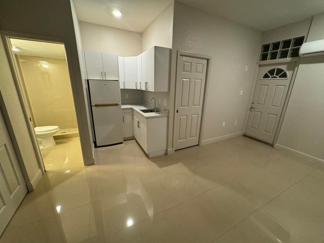 9033 NW 174th Street Studio, Hialeah, FL 33018