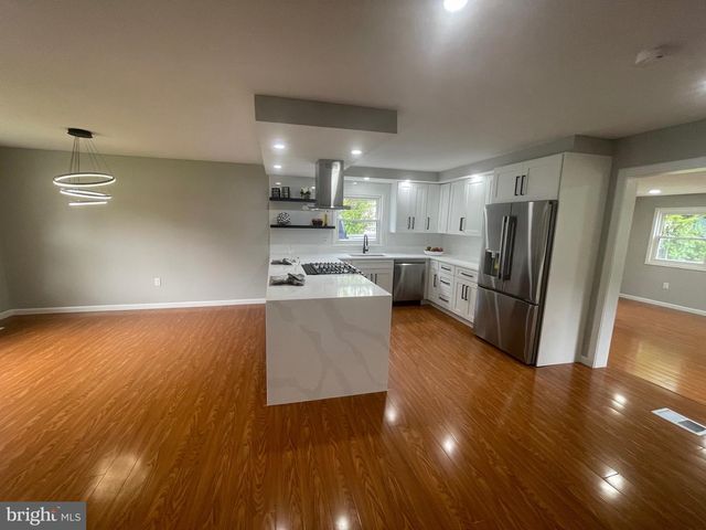 8019 BECKNER CT, Alexandria, VA 22309