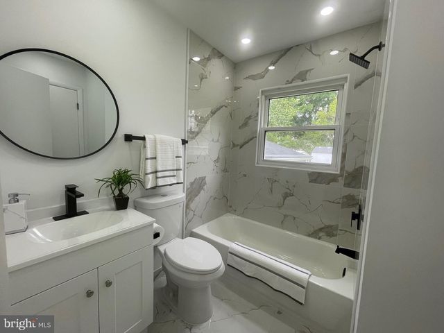 8019 BECKNER CT, Alexandria, VA 22309