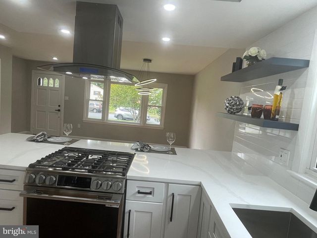 8019 BECKNER CT, Alexandria, VA 22309