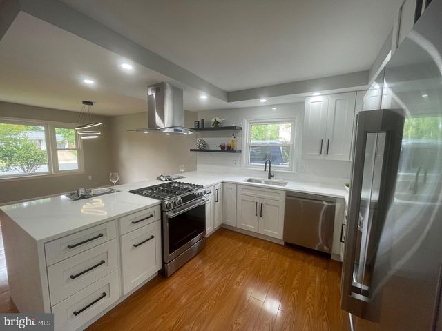 8019 BECKNER CT, Alexandria, VA 22309
