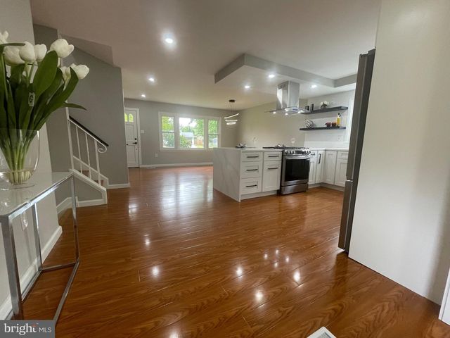 8019 BECKNER CT, Alexandria, VA 22309