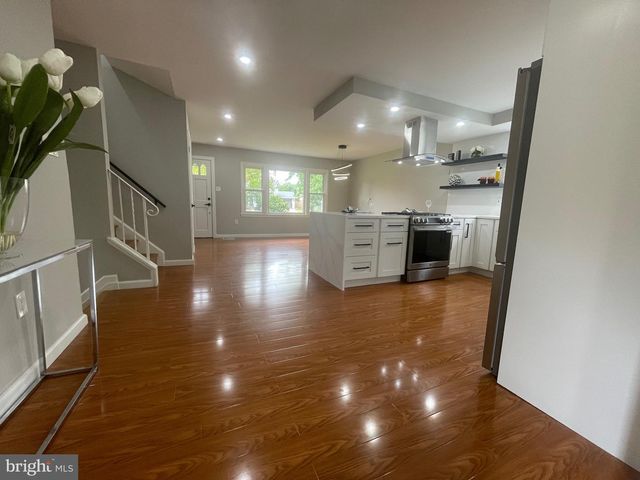8019 BECKNER CT, Alexandria, VA 22309