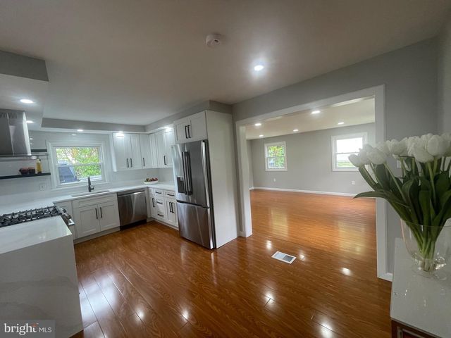 8019 BECKNER CT, Alexandria, VA 22309
