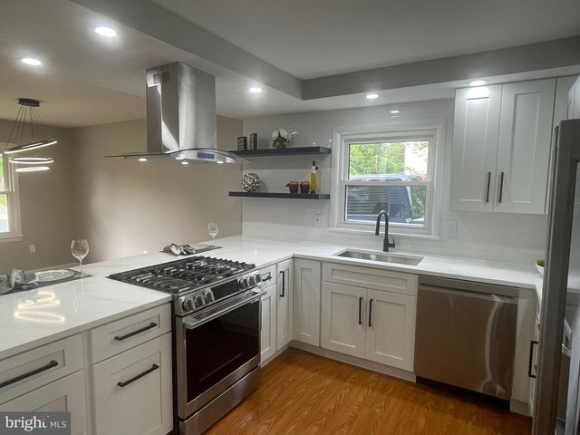 8019 BECKNER CT, Alexandria, VA 22309