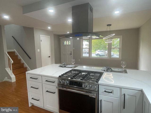 8019 BECKNER CT, Alexandria, VA 22309