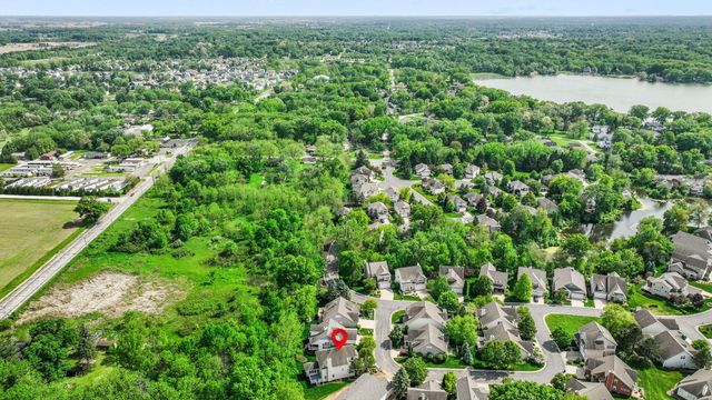 1917 Garland Circle Drive, Valparaiso, IN 46383