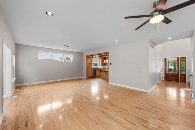 1917 Garland Circle Drive, Valparaiso, IN 46383
