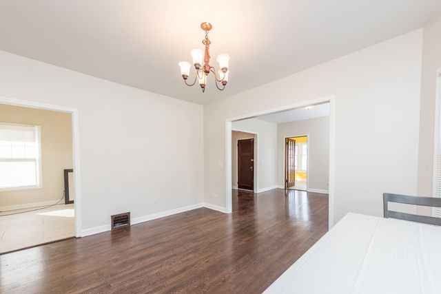 515 2nd Street 2, Waukegan, IL 60085