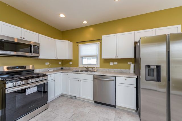 515 2nd Street 2, Waukegan, IL 60085