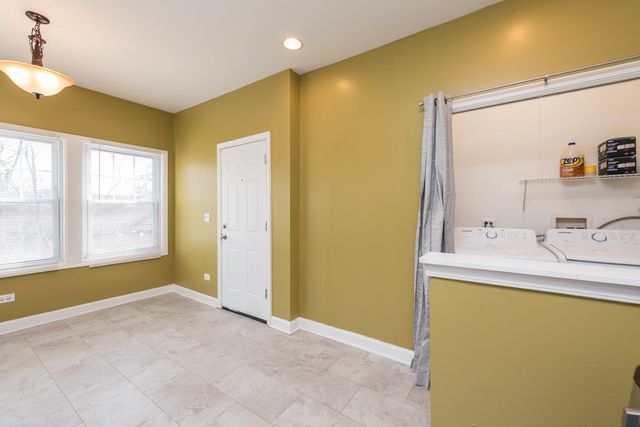 515 2nd Street 2, Waukegan, IL 60085