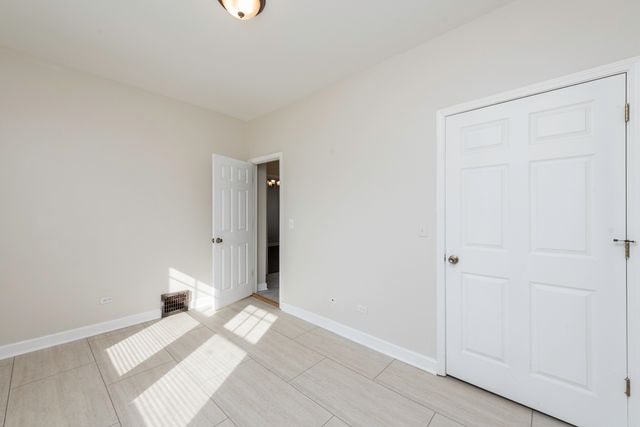 515 2nd Street 2, Waukegan, IL 60085