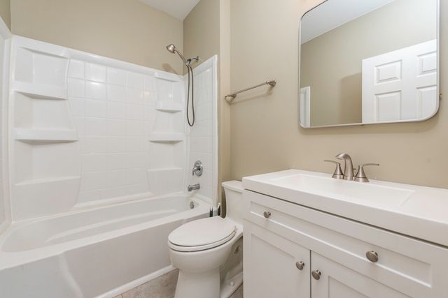 515 2nd Street 2, Waukegan, IL 60085