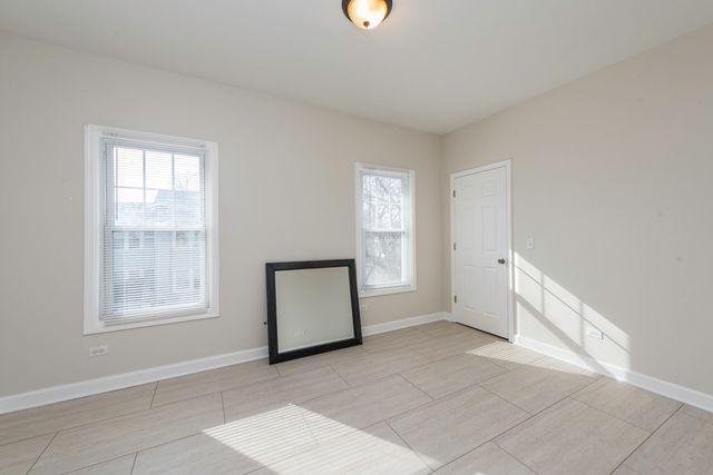 515 2nd Street 2, Waukegan, IL 60085