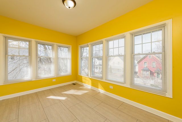 515 2nd Street 2, Waukegan, IL 60085