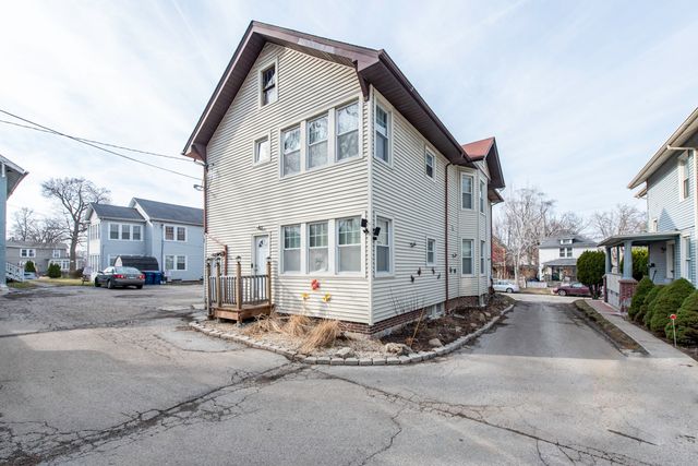 515 2nd Street 2, Waukegan, IL 60085