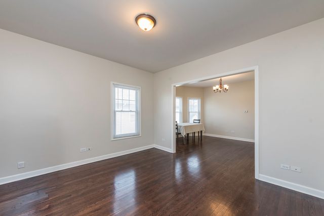 515 2nd Street 2, Waukegan, IL 60085