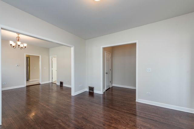 515 2nd Street 2, Waukegan, IL 60085