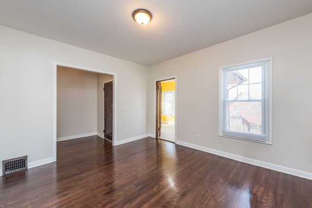 515 2nd Street 2, Waukegan, IL 60085